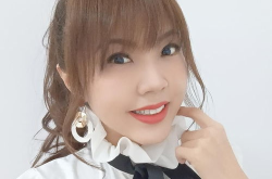 娱乐吃瓜壁纸图片可爱女,可爱女生吃瓜壁纸，娱乐氛围尽收眼底